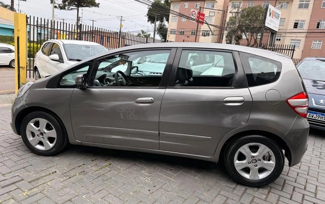 imagem-https://www.socarrao.com.br/sc-vehicle-images-prod/3434219/1787840130580-8350239_6_B_d0ca1cc435.jpeg