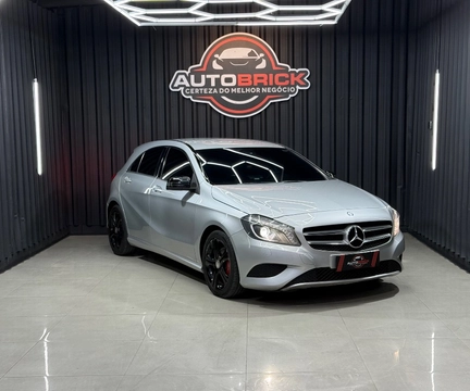 Mercedes-Benz A-200 2014 Prata — foto 1 de 3