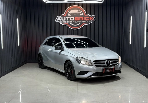 Mercedes-Benz A-200 2014 Prata — foto 1 de 3