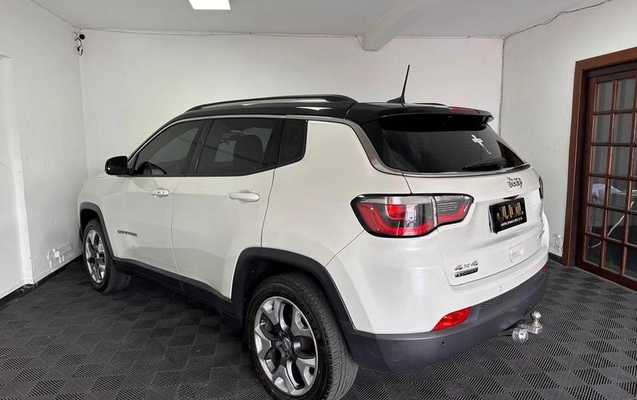 imagem-https://www.socarrao.com.br/sc-vehicle-images-prod/3435129/1788284673298-8414347_20_B_45d93b930f.jpeg