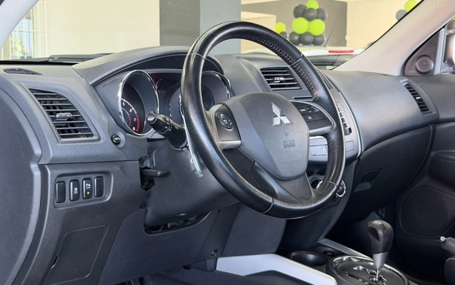 imagem-https://www.socarrao.com.br/sc-vehicle-images-prod/3435183/1787672775071-003_6e67a213708e7cc1d82b64d1ea879f0d.jpeg