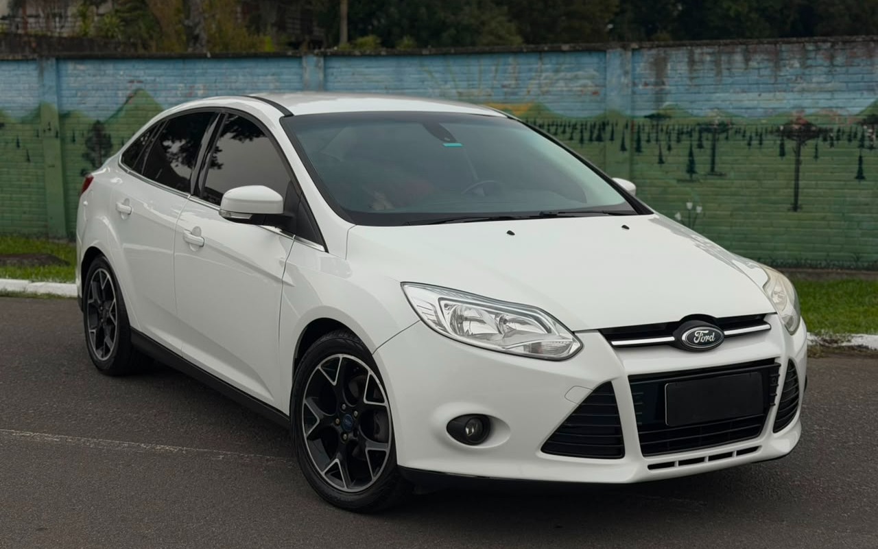 Ford Focus 2015 Branco — foto 1 de 3