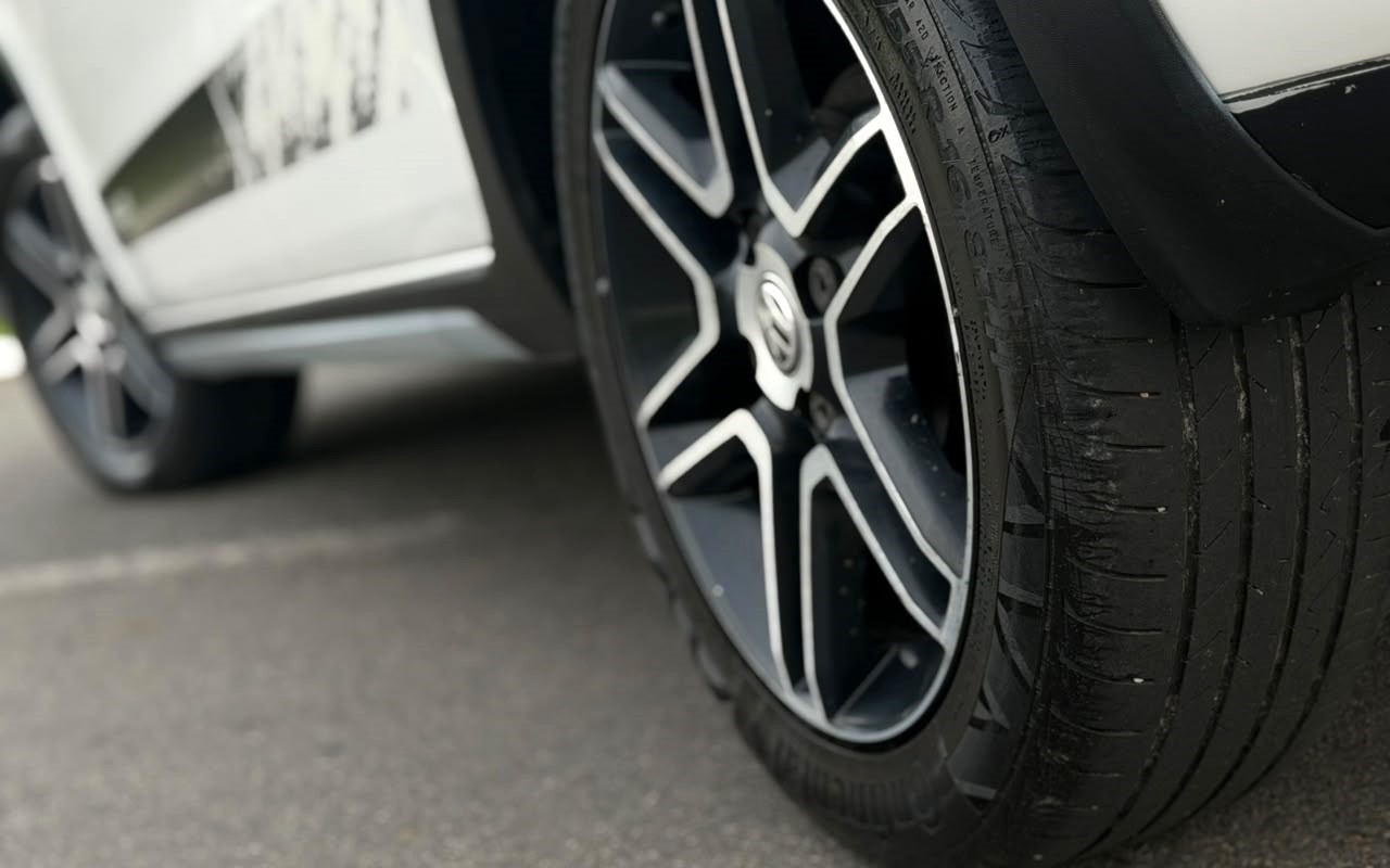 imagem-https://www.socarrao.com.br/sc-vehicle-images-prod/3435225/1787673589184-V2hhdHNBcHAgSW1hZ2UgMjAyNi0wOC0xMyBhdCAyLjUxLjU3IFBNICgxKS5qcGVn.jpeg