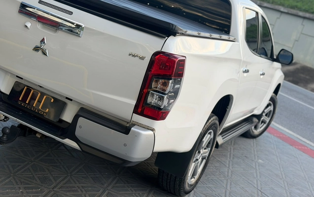 imagem-https://www.socarrao.com.br/sc-vehicle-images-prod/3435722/1787675043589-003_c05479f215372142ab1d61ded246b755.jpeg