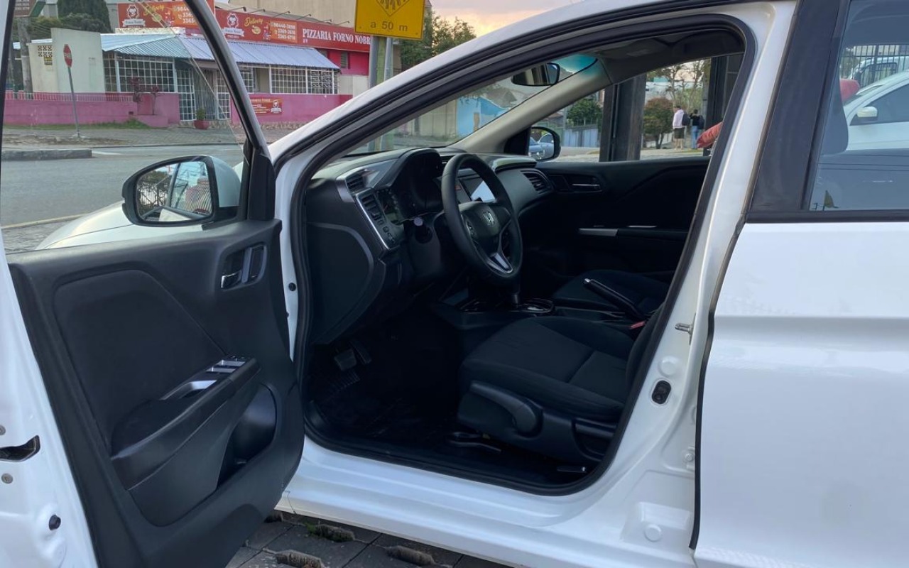 imagem-https://www.socarrao.com.br/sc-vehicle-images-prod/3436164/1788037644254-MTMuanBlZw.jpeg