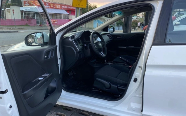 imagem-https://www.socarrao.com.br/sc-vehicle-images-prod/3436164/1788037644254-MTMuanBlZw.jpeg
