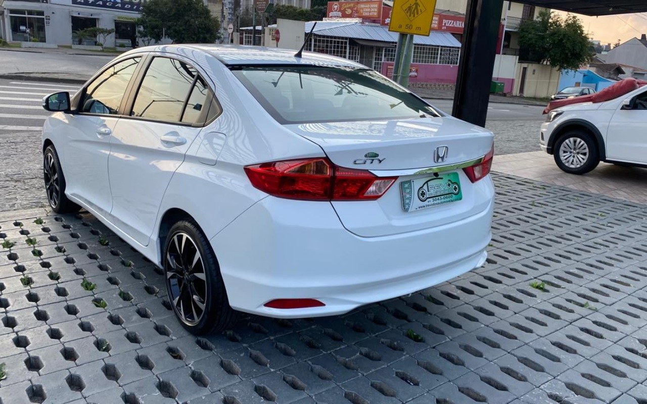 imagem-https://www.socarrao.com.br/sc-vehicle-images-prod/3436223/1788037781548-Ni5qcGVn.jpeg