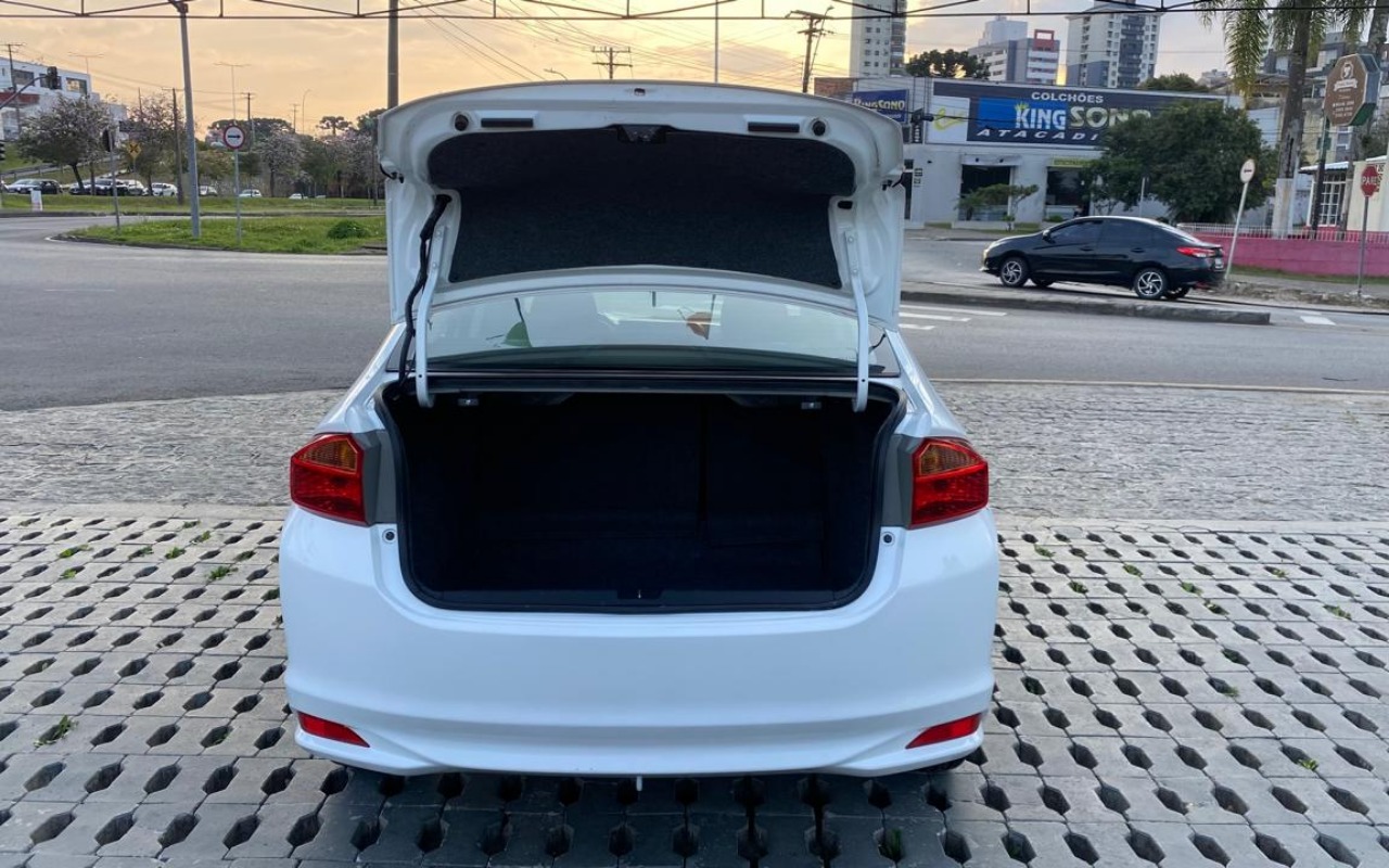 imagem-https://www.socarrao.com.br/sc-vehicle-images-prod/3436223/1788037781881-MTAuanBlZw.jpeg