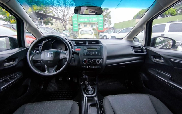 imagem-https://www.socarrao.com.br/sc-vehicle-images-prod/3437207/1787680315776-SU1HXzIwMjYwMzExXzE3NTQzNSAoQ29weSkuanBn.jpg