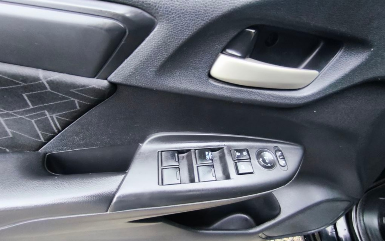 imagem-https://www.socarrao.com.br/sc-vehicle-images-prod/3437207/1787680315838-SU1HXzIwMjYwMzExXzE3NTQ0OSAoQ29weSkuanBn.jpg