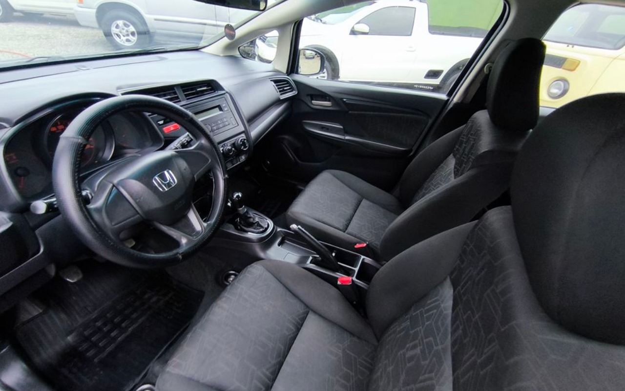 imagem-https://www.socarrao.com.br/sc-vehicle-images-prod/3437207/1787680315894-SU1HXzIwMjYwMzExXzE3NTQ1MiAoQ29weSkuanBn.jpg