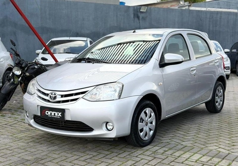 Toyota Etios 1.3 Flex 16V 5p Mec. 2016 Prata — foto 1 de 3
