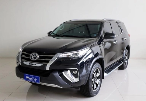Toyota Hilux SW4 2020 Preto — foto 1 de 3