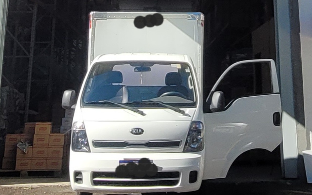 imagem-https://www.socarrao.com.br/sc-vehicle-images-prod/3437824/1787683023125-MjAyNjA1MTJfMTQyMzU2LmpwZw.jpg