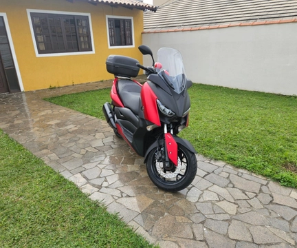 YAMAHA XMAX 250 ABS 2022 Vermelho — foto 1 de 3