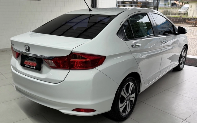 imagem-https://www.socarrao.com.br/sc-vehicle-images-prod/3439702/1787688410363-SU1HXzMxMjQuanBlZw.jpeg