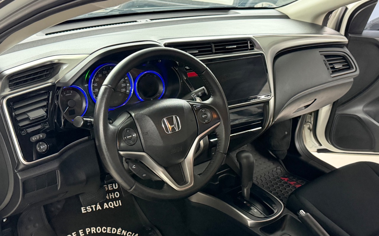 imagem-https://www.socarrao.com.br/sc-vehicle-images-prod/3439702/1787688410661-SU1HXzMxMjIuanBlZw.jpeg