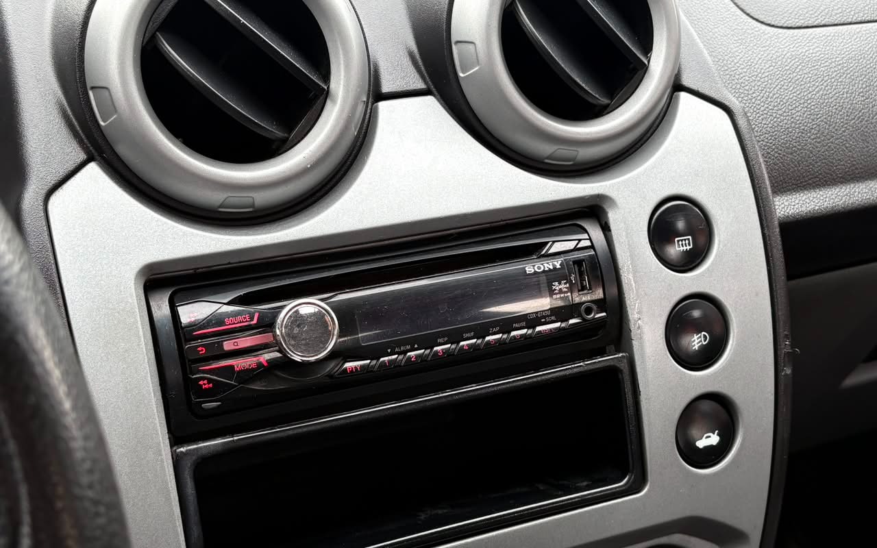 imagem-https://www.socarrao.com.br/sc-vehicle-images-prod/3439997/1787688987876-V2hhdHNBcHAgSW1hZ2UgMjAyNi0wOC0yNSBhdCAxNi40MS4zNSAoMSkuanBlZw.jpeg