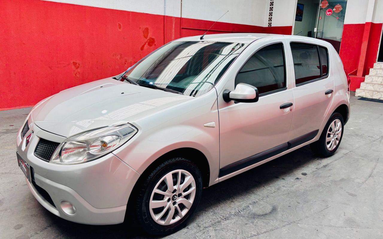 Renault Sandero 2011 Prata — foto 1 de 3