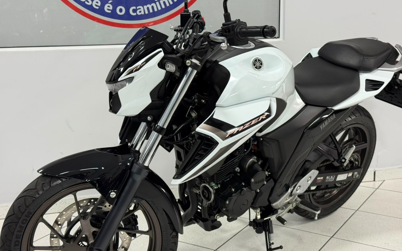 imagem-https://www.socarrao.com.br/sc-vehicle-images-prod/3440516/1787752641325-V2hhdHNBcHAgSW1hZ2UgMjAyNi0wOC0yNSBhdCAxNy41Mi4xOSAoMykuanBlZw.jpeg