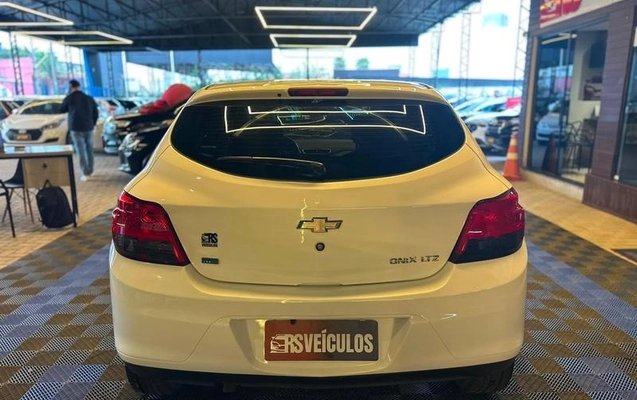 imagem-https://www.socarrao.com.br/sc-vehicle-images-prod/3440887/1787925181125-8360287_6_B_1f2461963d.jpeg