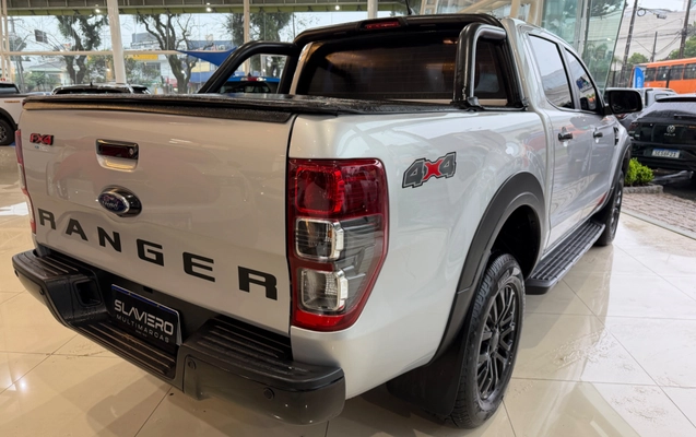 imagem-https://www.socarrao.com.br/sc-vehicle-images-prod/3440914/1789070046041-ac9fae8b-89b9-4c5e-8ee8-343c3e4cd6ba.jpg