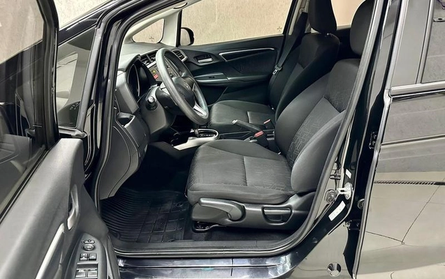 imagem-https://www.socarrao.com.br/sc-vehicle-images-prod/3441229/1788569360699-5357780_13_B_a28e6b17f1.jpeg