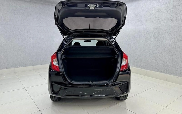 imagem-https://www.socarrao.com.br/sc-vehicle-images-prod/3441229/1788569360710-5357780_15_B_dd1c09b11e.jpeg
