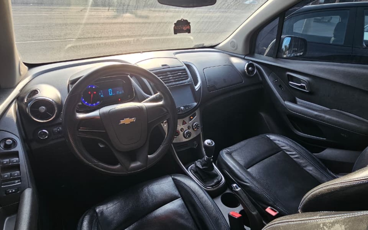 imagem-https://www.socarrao.com.br/sc-vehicle-images-prod/3442217/1787695762649-N2U2NGJiNjctYzdjOS00ZGE1LWFjYjItNzY4YzllNWZjYTlhLmpwZw.jpg