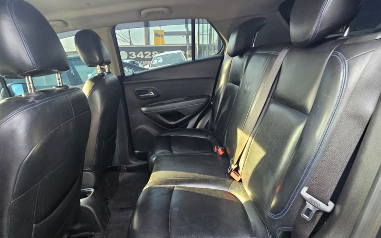 imagem-https://www.socarrao.com.br/sc-vehicle-images-prod/3442217/1787695763706-OTdkZGUyMTMtOWYxMC00NTY3LWJjOGMtZTBmYzE4YTExMmNjLmpwZw.jpg