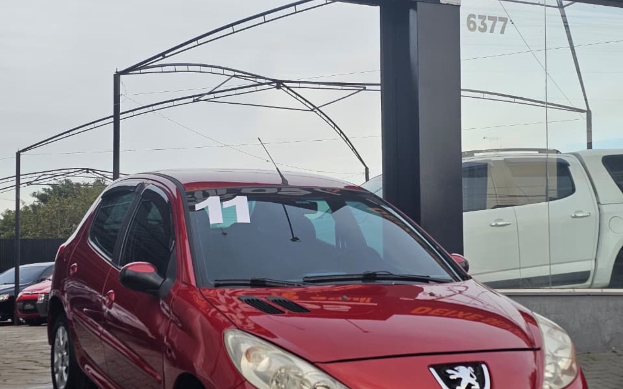 Peugeot 207 XR 1.4 Flex 8V 5p 2011 Vermelho — foto 1 de 3