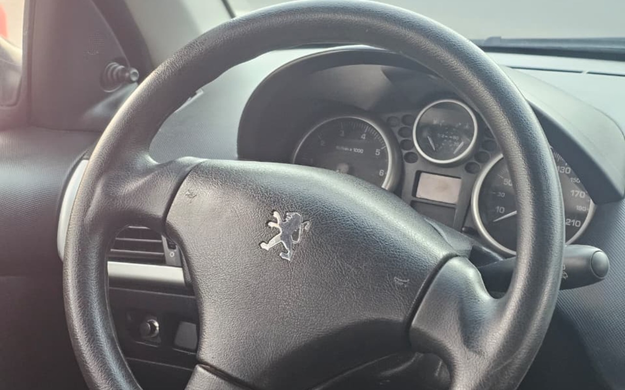 imagem-https://www.socarrao.com.br/sc-vehicle-images-prod/3442620/1787697720960-Mzc5NGJkZWEtYTk1YS00OGNmLWExYTUtOTMwYTc0ZGE5ZmMxLmpwZw.jpg