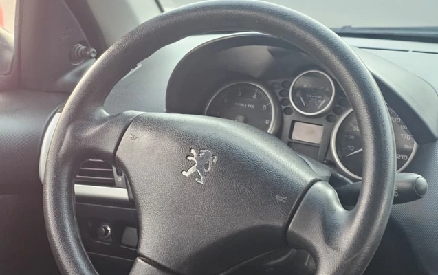 imagem-https://www.socarrao.com.br/sc-vehicle-images-prod/3442620/1787697720960-Mzc5NGJkZWEtYTk1YS00OGNmLWExYTUtOTMwYTc0ZGE5ZmMxLmpwZw.jpg