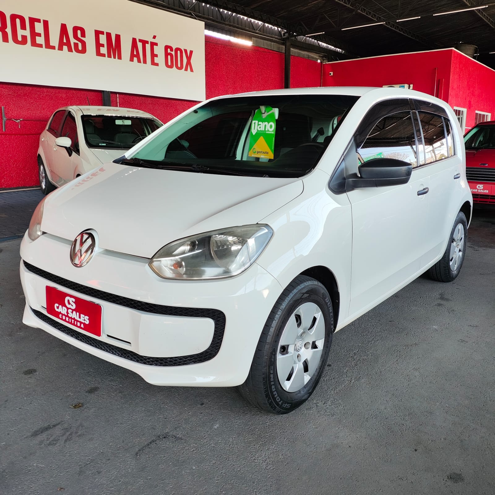 Volkswagen Up! 2015 Branco — foto 1 de 3