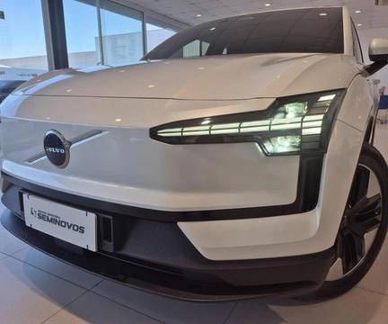 Volvo EX30 E40 Core (Elétrico) 2024 Branco — foto 1 de 3