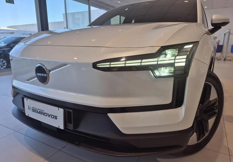 Volvo EX30 E40 Core (Elétrico) 2024 Branco — foto 1 de 3