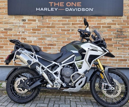 TRIUMPH TIGER 1200 RALLY EXPLORER 2022 Verde — foto 1 de 3