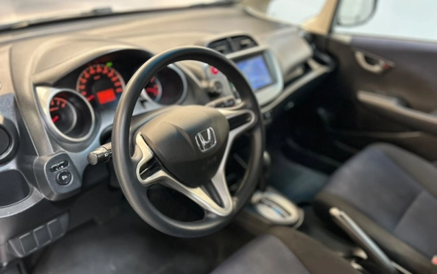 imagem-https://www.socarrao.com.br/sc-vehicle-images-prod/3453116/1787748855797-2_095401.jpg