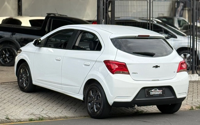 imagem-https://www.socarrao.com.br/sc-vehicle-images-prod/3453347/1787749738469-14_050350.jpg