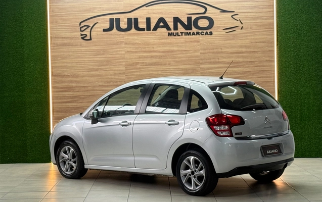 imagem-https://www.socarrao.com.br/sc-vehicle-images-prod/3453672/1787750506107-m0QSeEDvAlQHsHdXsBWZz1ePBLckFBg7.jpg
