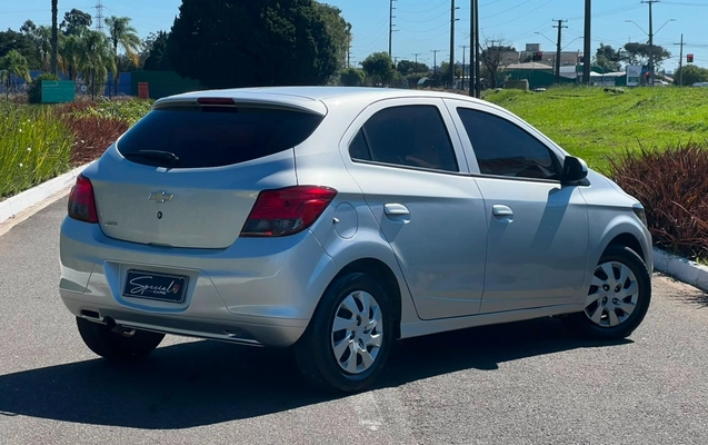 imagem-https://www.socarrao.com.br/sc-vehicle-images-prod/3453678/1787750624731-V2hhdHNBcHAgSW1hZ2UgMjAyNi0wOC0yMiBhdCAxMy4zNC4yMi5qcGVn.jpeg