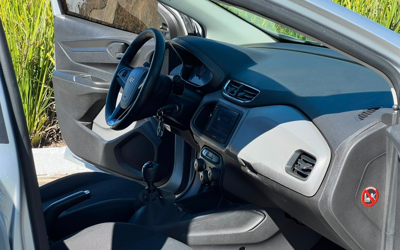 imagem-https://www.socarrao.com.br/sc-vehicle-images-prod/3453678/1787750625647-V2hhdHNBcHAgSW1hZ2UgMjAyNi0wOC0yMiBhdCAxMy4zNC4zMS5qcGVn.jpeg