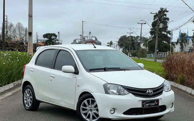 imagem-https://www.socarrao.com.br/sc-vehicle-images-prod/3453797/1787750891874-V2hhdHNBcHAgSW1hZ2UgMjAyNi0wOC0xMiBhdCAxMS4yOC4yOCAoMSkuanBlZw.jpeg