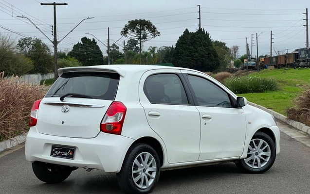 imagem-https://www.socarrao.com.br/sc-vehicle-images-prod/3453797/1787750892192-V2hhdHNBcHAgSW1hZ2UgMjAyNi0wOC0xMiBhdCAxMS4yOC4yOC5qcGVn.jpeg