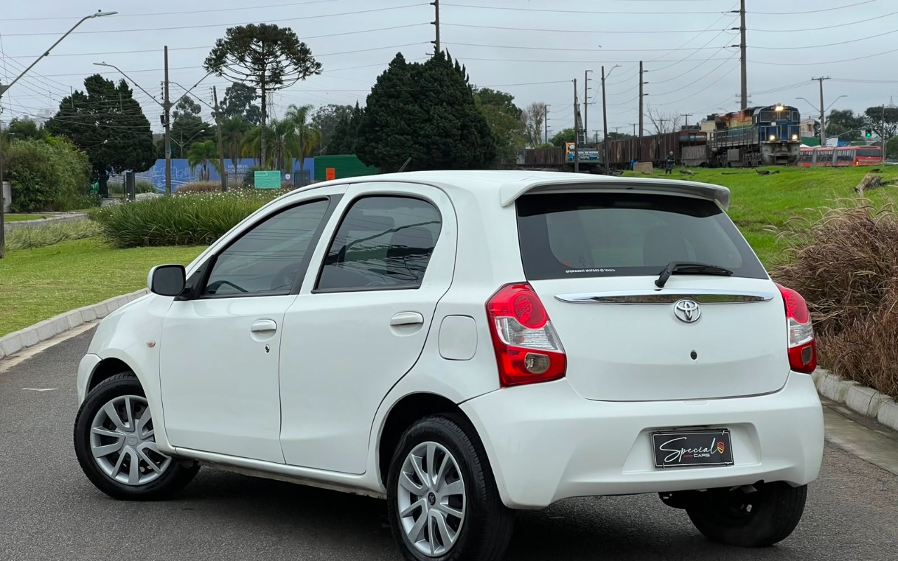 imagem-https://www.socarrao.com.br/sc-vehicle-images-prod/3453797/1787750892327-V2hhdHNBcHAgSW1hZ2UgMjAyNi0wOC0xMiBhdCAxMS4yOC4yOSAoMSkuanBlZw.jpeg