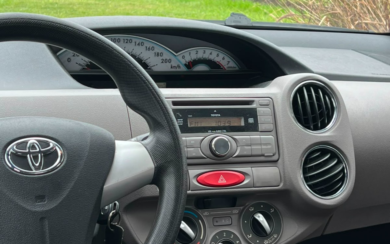 imagem-https://www.socarrao.com.br/sc-vehicle-images-prod/3453797/1787750892589-V2hhdHNBcHAgSW1hZ2UgMjAyNi0wOC0xMiBhdCAxMS4yOC4zMCAoMykuanBlZw.jpeg