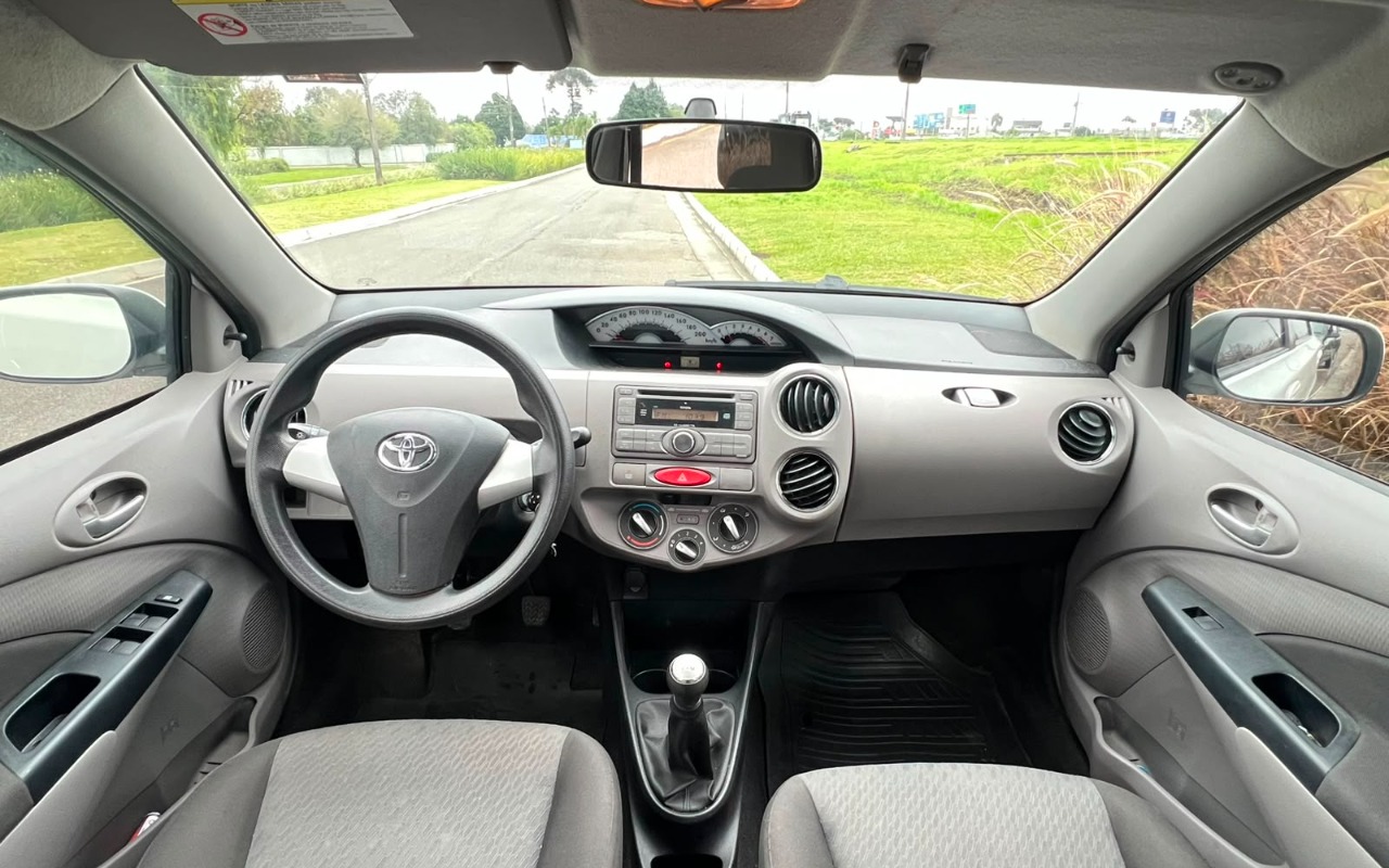 imagem-https://www.socarrao.com.br/sc-vehicle-images-prod/3453797/1787750892775-V2hhdHNBcHAgSW1hZ2UgMjAyNi0wOC0xMiBhdCAxMS4yOC4yNyAoMSkuanBlZw.jpeg