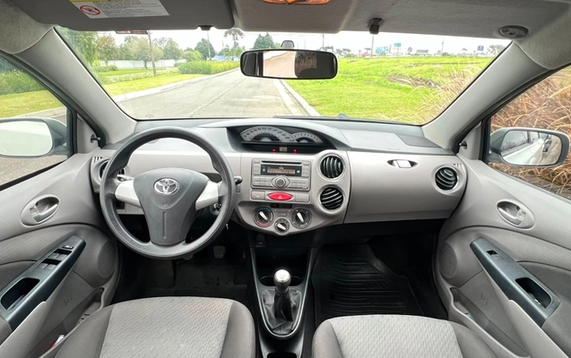 imagem-https://www.socarrao.com.br/sc-vehicle-images-prod/3453797/1787750892775-V2hhdHNBcHAgSW1hZ2UgMjAyNi0wOC0xMiBhdCAxMS4yOC4yNyAoMSkuanBlZw.jpeg