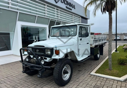 Toyota Bandeirante 1999 Branco — foto 1 de 3
