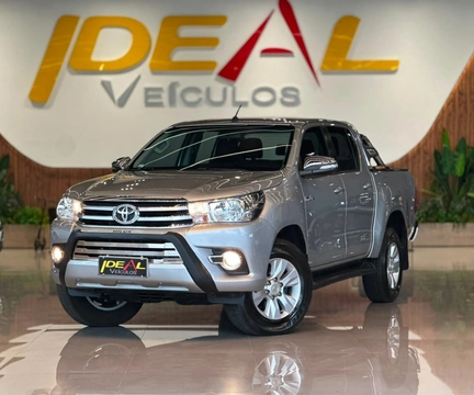 Toyota Hilux 2018 Prata — foto 1 de 3